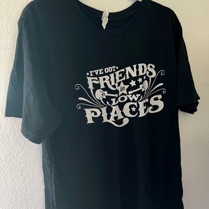 I’ve Got Friends in Low Places” Garth Brooks lyrics graphic tee. XL.